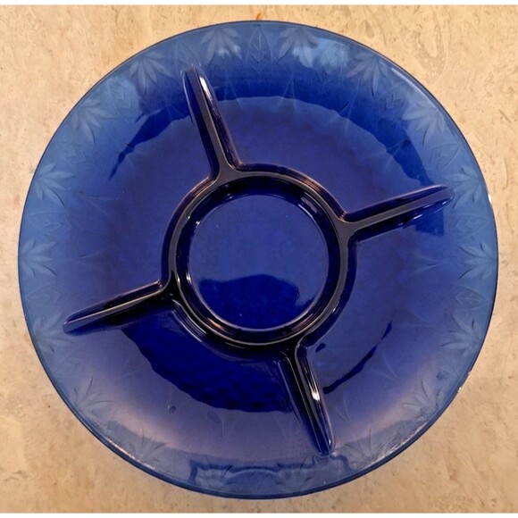 Avon Royal Sapphire/Arcoroc France Cobalt Blue Divided Glass Relish Dish Leaf - Picture 2 of 4
